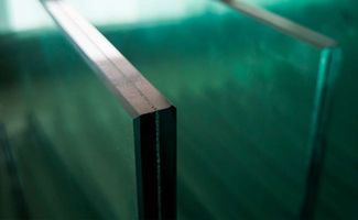 close up photo of the edge of toughened laminated glass